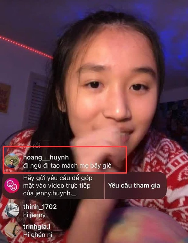 Jenny Huỳnh đang livestream vui nổ trời thì bị anh trai vào doạ tắt đài nếu không sẽ méc mẹ - Ảnh 2.