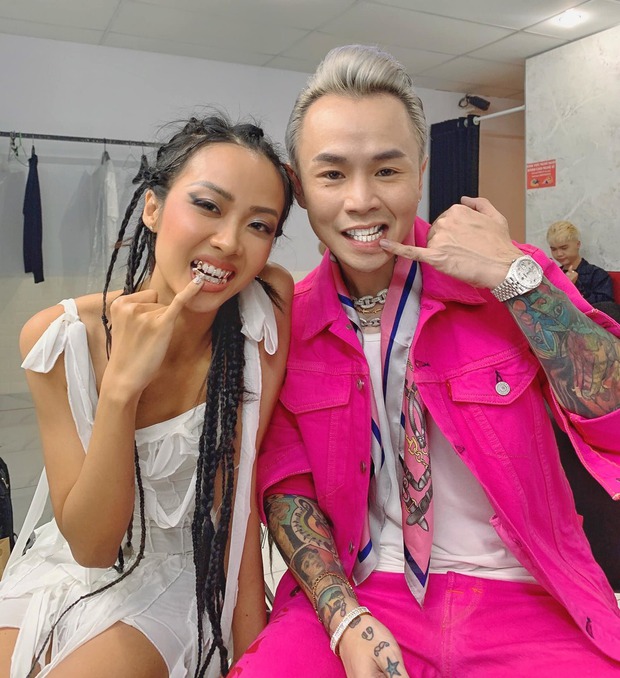 Hiếm lắm mới thấy Suboi khoe ảnh với ông xã tại sự kiện: Nữ rapper khoe răng kim cương chanh sả, vợ chồng chất cả đôi! - Ảnh 5. Hiếm lắm mới thấy Suboi khoe ảnh với ông xã tại sự kiện: Nữ rapper khoe răng kim cương chanh sả, vợ chồng chất cả đôi! - Ảnh 5.