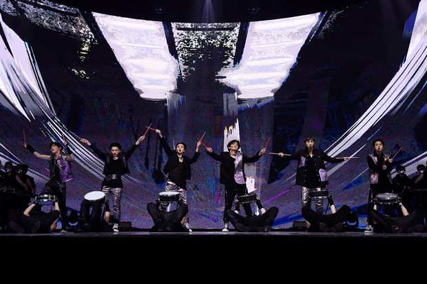 BTS dẫn đầu về thời lượng biểu diễn ở MMA 2020, nhóm em trai lại gây tranh cãi vì đè đầu cưỡi cổ tiền bối dù chẳng được giải gì - Ảnh 6.