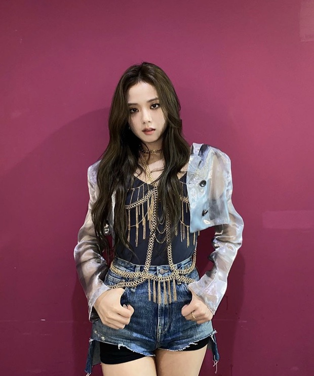 Không đi dự MAMA 2020, Jisoo (BLACKPINK) ở nhà vẫn khiến MXH dậy sóng: Xinh đẹp hút hồn, nhưng sao khác thế này? - Ảnh 7.