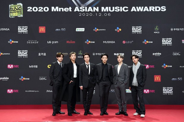 MAMA 2020 gây phẫn nộ vì phân biệt đối xử: Idol phải chịu lạnh hàng giờ ngoài bãi đậu xe, diễn viên lại được ngồi trong phòng chờ ấm áp? - Ảnh 8.