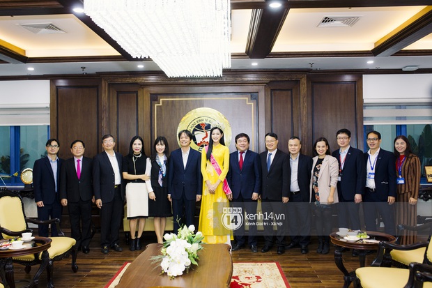 Hoa hậu Đỗ Thị Hà lần đầu về thăm Đại học Kinh tế Quốc dân: Nhan sắc đỉnh của chóp, bật khóc khi nhắc đến bức ảnh gây sốt - Ảnh 11.