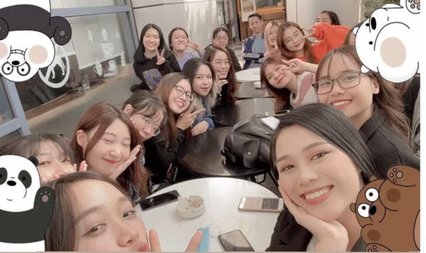Hoa hậu Đỗ Hà đăng ảnh chụp chung với các bạn cùng lớp, nhan sắc liệu có nổi trội hơn?  - Ảnh 1.