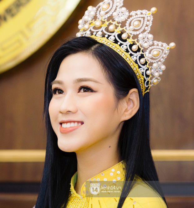 Hoa hậu Đỗ Thị Hà lần đầu về thăm Đại học Kinh tế Quốc dân: Nhan sắc đỉnh của chóp, bật khóc khi nhắc đến bức ảnh gây sốt - Ảnh 3.