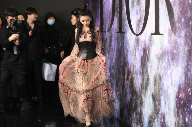 Thảm đỏ hot nhất hôm nay: Angela Baby xinh như tiên nữ giáng trần, Vương Tuấn Khải cùng dàn nam thần khiến chị em xịt máu mũi - Ảnh 3.