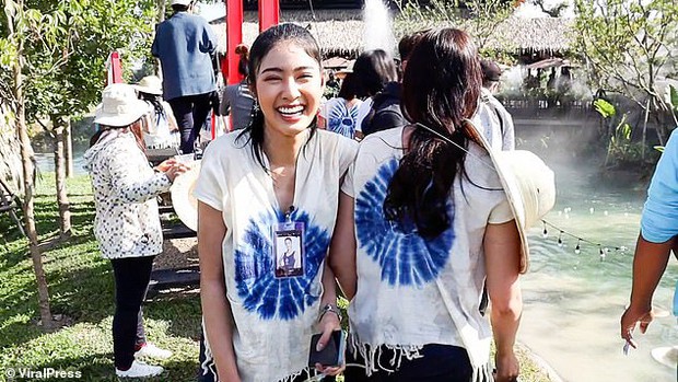 Sự cố có 1-0-2 trong lịch sử Miss Thailand: Mải tạo dáng chụp ảnh, dàn thí sinh hốt hoảng tột độ, la thất thanh vì... cầu sập - Ảnh 8. Sự cố có 1-0-2 trong lịch sử Miss Thailand: Mải tạo dáng chụp ảnh, dàn thí sinh hốt hoảng tột độ, la thất thanh vì... cầu sập - Ảnh 8.