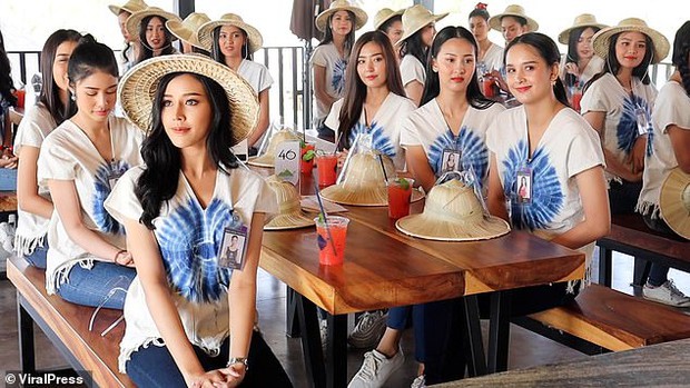 Sự cố có 1-0-2 trong lịch sử Miss Thailand: Mải tạo dáng chụp ảnh, dàn thí sinh hốt hoảng tột độ, la thất thanh vì... cầu sập - Ảnh 9. Sự cố có 1-0-2 trong lịch sử Miss Thailand: Mải tạo dáng chụp ảnh, dàn thí sinh hốt hoảng tột độ, la thất thanh vì... cầu sập - Ảnh 9.