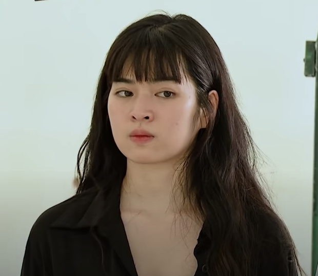 Ảnh phanh áo lộ vòng 1 lấp ló vs tham gia Sao Nhập Ngũ của Khánh Vân (Mắt Biếc): Con gái đúng là vũ trụ khó lường! - Ảnh 2.