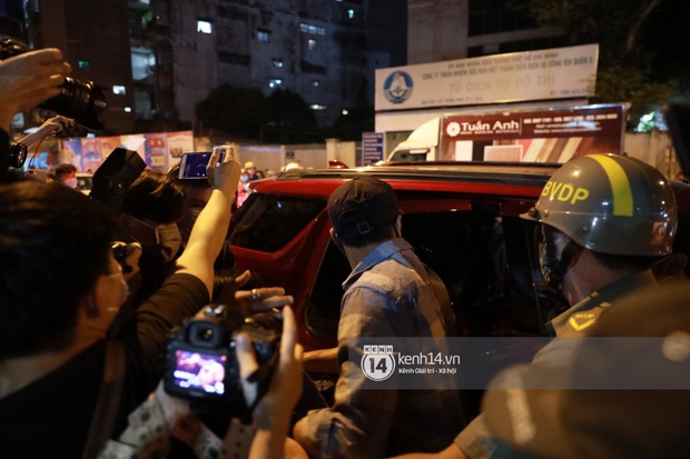 Cập nhật: Nghệ sĩ Chí Tài được đưa về nhà Tang lễ, vợ chồng Trấn Thành, Việt Hương nhiều nghệ sĩ rơi nước mắt vì quá xót thương! - Ảnh 3.