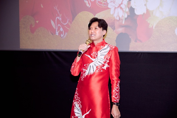 Vợ trẻ kém 10 tuổi đến thảm đỏ ủng hộ Quách Ngọc Tuyên ra mắt phim mới, nghe chồng kể chuyện... làm đám cưới với người khác - Ảnh 7. Vợ trẻ kém 10 tuổi đến thảm đỏ ủng hộ Quách Ngọc Tuyên ra mắt phim mới, nghe chồng kể chuyện... làm đám cưới với người khác - Ảnh 7.