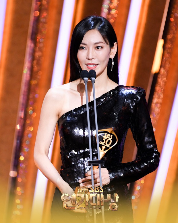 Nam Goong Min ẵm cúp Daesang, dàn sao Penthouse càn quét sạch giải thưởng lớn - Ảnh 2. Nam Goong Min ẵm cúp Daesang, dàn sao Penthouse càn quét sạch giải thưởng lớn - Ảnh 2.