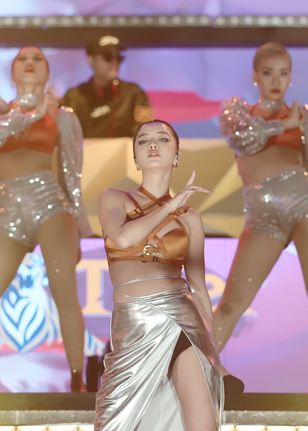 Bích Phương diện đồ buộc dây táo bạo nhưng lại sồ sề bụng mỡ, mẹ ruột vào ngay bóc phốt và fan phản ứng bất ngờ - Ảnh 3.