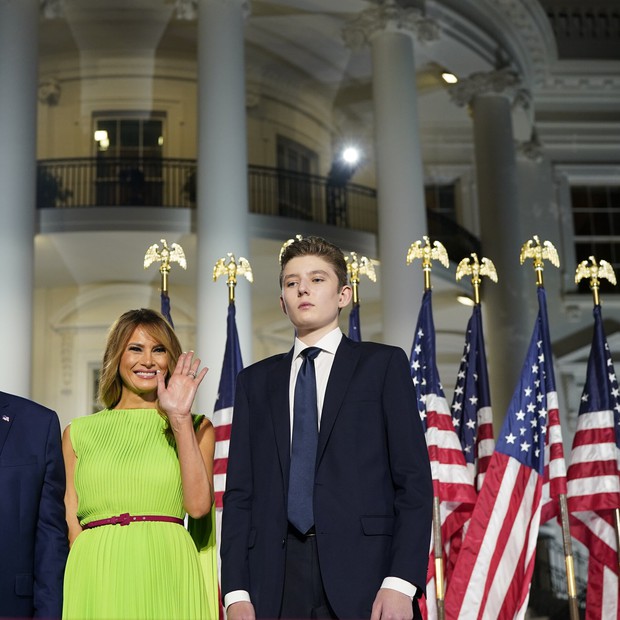 Nhìn lại 4 năm ở Nhà Trắng của cậu ấm Barron Trump: Dậy thì thành công hết nấc nhưng ngày càng làm fan chạnh lòng vì một chi tiết - Ảnh 6.