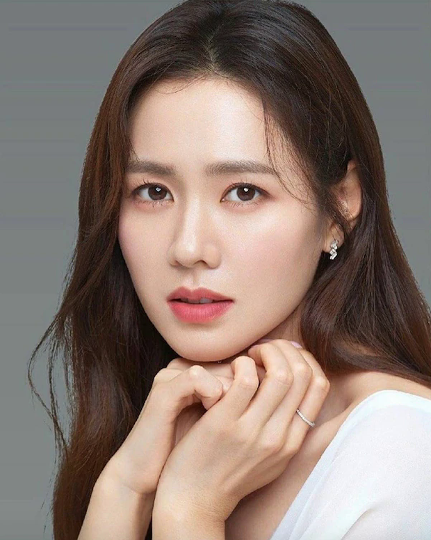List bạn gái cực phẩm của Hyun Bin: Song Hye Kyo - Son Ye Jin đều đỉnh của chóp, tình đầu bí ẩn đổi đời giàu có nhờ lấy đại gia - Ảnh 6. List bạn gái cực phẩm của Hyun Bin: Song Hye Kyo - Son Ye Jin đều đỉnh của chóp, tình đầu bí ẩn đổi đời giàu có nhờ lấy đại gia - Ảnh 6.