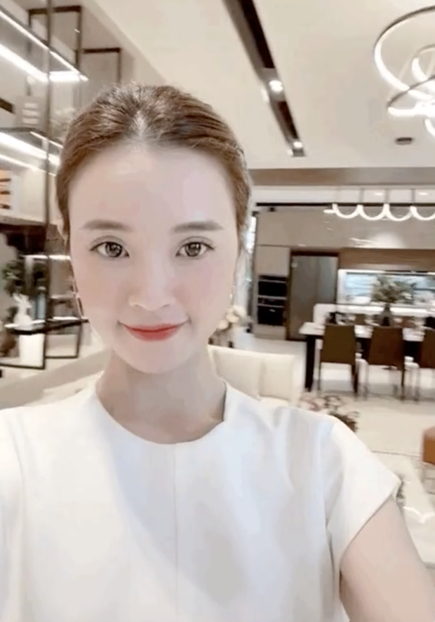 Những người đẹp tậu biệt thự tiền tỷ trước tuổi 30: Năm mới nhìn người ta mà thấy áp lực ghê! - Ảnh 8.