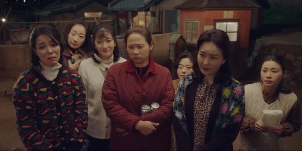Son Ye Jin vừa bẽn lẽn xác nhận yêu Hyun Bin, fan 2 nhà chốt ngay dàn bê tráp lầy muốn xỉu - Ảnh 2. Son Ye Jin vừa bẽn lẽn xác nhận yêu Hyun Bin, fan 2 nhà chốt ngay dàn bê tráp lầy muốn xỉu - Ảnh 2.