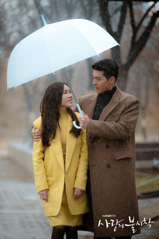 Son Ye Jin vừa bẽn lẽn xác nhận yêu Hyun Bin, fan 2 nhà chốt ngay dàn bê tráp lầy muốn xỉu - Ảnh 4. Son Ye Jin vừa bẽn lẽn xác nhận yêu Hyun Bin, fan 2 nhà chốt ngay dàn bê tráp lầy muốn xỉu - Ảnh 4.