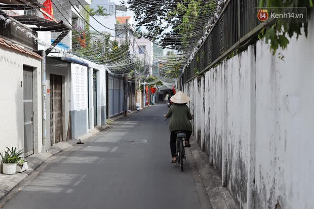 Chùm ảnh: Phố xá Sài Gòn vắng lặng, yên bình ngày đầu năm - Ảnh 5.