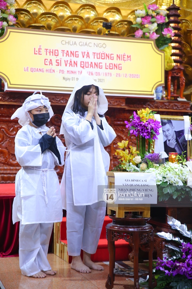 Cập nhật tang lễ NS Vân Quang Long: Lam Trường lặng lẽ đến viếng, rơi nước mắt với hình ảnh các con của cố NS chắp tay cảm ơn từng người - Ảnh 15.
