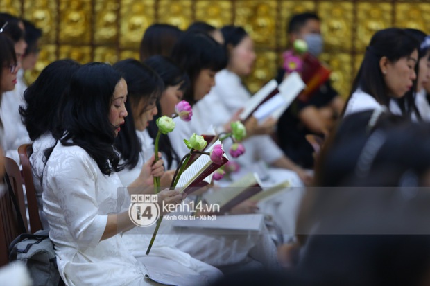 Cập nhật tang lễ NS Vân Quang Long: Lam Trường lặng lẽ đến viếng, rơi nước mắt với hình ảnh các con của cố NS chắp tay cảm ơn từng người - Ảnh 71.
