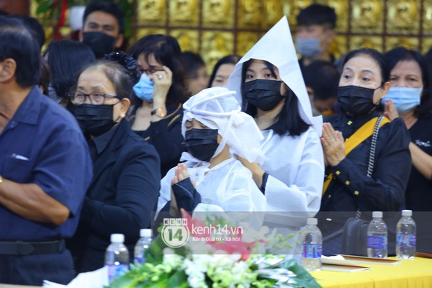 Cập nhật tang lễ NS Vân Quang Long: Lam Trường lặng lẽ đến viếng, rơi nước mắt với hình ảnh các con của cố NS chắp tay cảm ơn từng người - Ảnh 59.