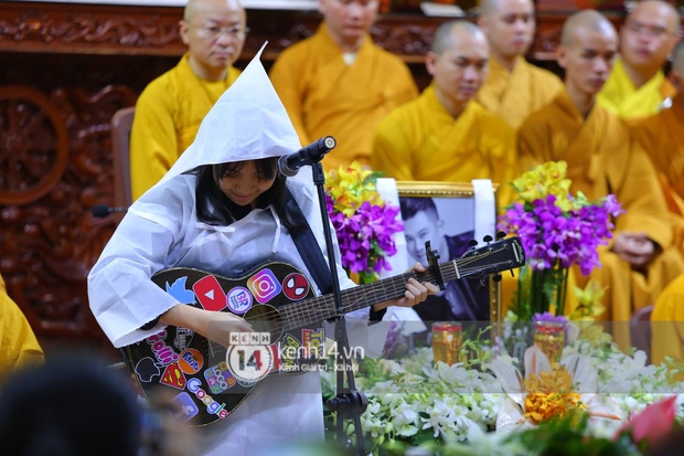 Cập nhật tang lễ NS Vân Quang Long: Lam Trường lặng lẽ đến viếng, rơi nước mắt với hình ảnh các con của cố NS chắp tay cảm ơn từng người - Ảnh 31.