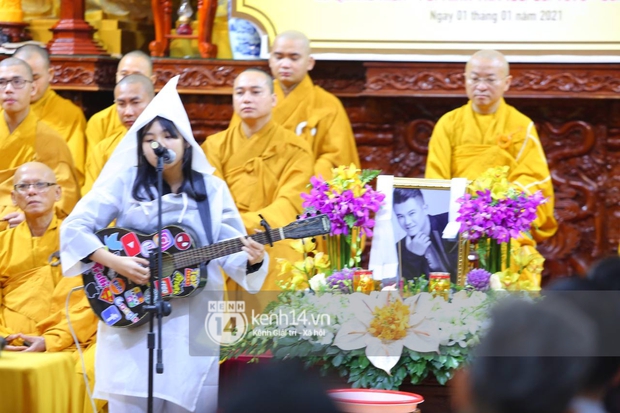 Cập nhật tang lễ NS Vân Quang Long: Lam Trường lặng lẽ đến viếng, rơi nước mắt với hình ảnh các con của cố NS chắp tay cảm ơn từng người - Ảnh 30.