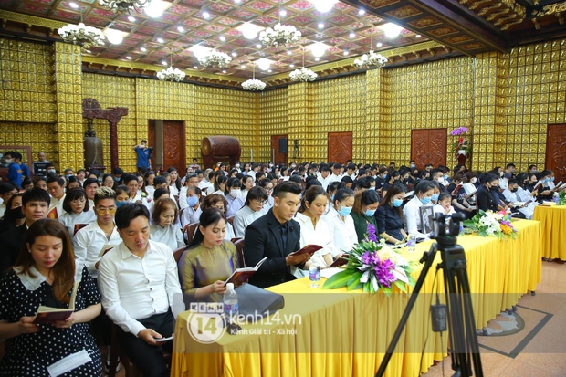 Cập nhật tang lễ NS Vân Quang Long: Lam Trường lặng lẽ đến viếng, rơi nước mắt với hình ảnh các con của cố NS chắp tay cảm ơn từng người - Ảnh 83.