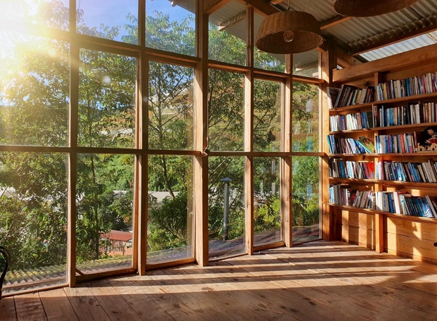 Chàng trai lên Đà Lạt dựng ngôi nhà gỗ xinh xắn, mở nông trại chiết tinh dầu: Nhìn là thấy một bầu trời bình yên - Ảnh 9.