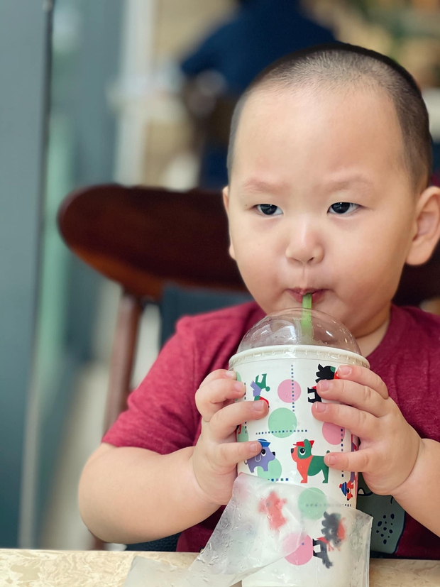 Nhóc tỳ nhà Trà My Idol hơn một tuổi đã được phong thánh Meme: Khóc lóc ăn vạ hay cười toe toét cũng đều gây sốt - Ảnh 7.