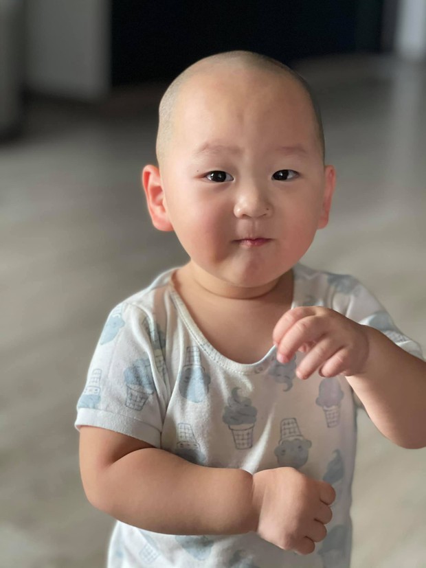 Nhóc tỳ nhà Trà My Idol hơn một tuổi đã được phong thánh Meme: Khóc lóc ăn vạ hay cười toe toét cũng đều gây sốt - Ảnh 3.