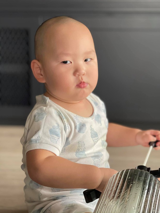 Nhóc tỳ nhà Trà My Idol hơn một tuổi đã được phong thánh Meme: Khóc lóc ăn vạ hay cười toe toét cũng đều gây sốt - Ảnh 6.