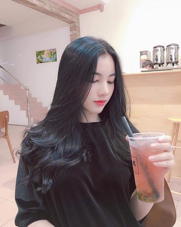 Gái xinh 2k2 bồ chồng cũ Lệ Quyên thời còn đi học và bây giờ: Thi Hoa hậu có sang lên thôi chứ người ta đẹp từ nhỏ rồi! - Ảnh 6.