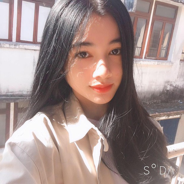 Gái xinh 2k2 bồ chồng cũ Lệ Quyên thời còn đi học và bây giờ: Thi Hoa hậu có sang lên thôi chứ người ta đẹp từ nhỏ rồi! - Ảnh 2.