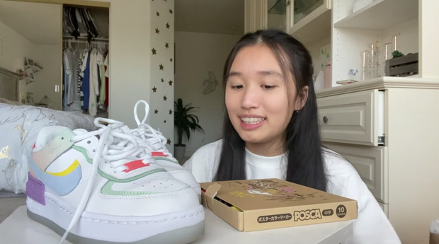 Hoá ra tiểu thư YouTuber như Jenny Huỳnh cũng xài giày pha ke, nhưng nể nhất là khoản vẽ vời cực xịn - Ảnh 1. Hoá ra tiểu thư YouTuber như Jenny Huỳnh cũng xài giày pha ke, nhưng nể nhất là khoản vẽ vời cực xịn - Ảnh 1.