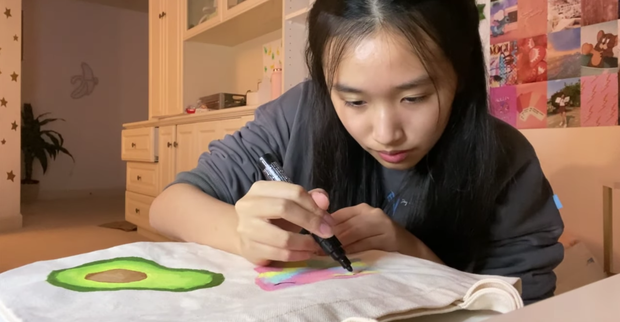 Hoá ra tiểu thư YouTuber như Jenny Huỳnh cũng xài giày pha ke, nhưng nể nhất là khoản vẽ vời cực xịn - Ảnh 5. Hoá ra tiểu thư YouTuber như Jenny Huỳnh cũng xài giày pha ke, nhưng nể nhất là khoản vẽ vời cực xịn - Ảnh 5.