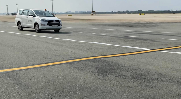 Cận cảnh đường băng hơn 2.000 tỷ đồng ở sân bay Tân Sơn Nhất chính thức hoạt động - Ảnh 7.