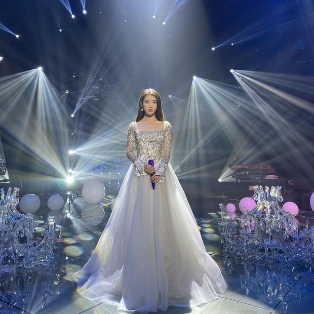 Nữ thần Grammy Hàn 2021 gọi tên IU: Diện 4 bộ đồ chiếm trọn spotlight, ảnh hậu trường khoe visual triệu người mê đắm - Ảnh 4.