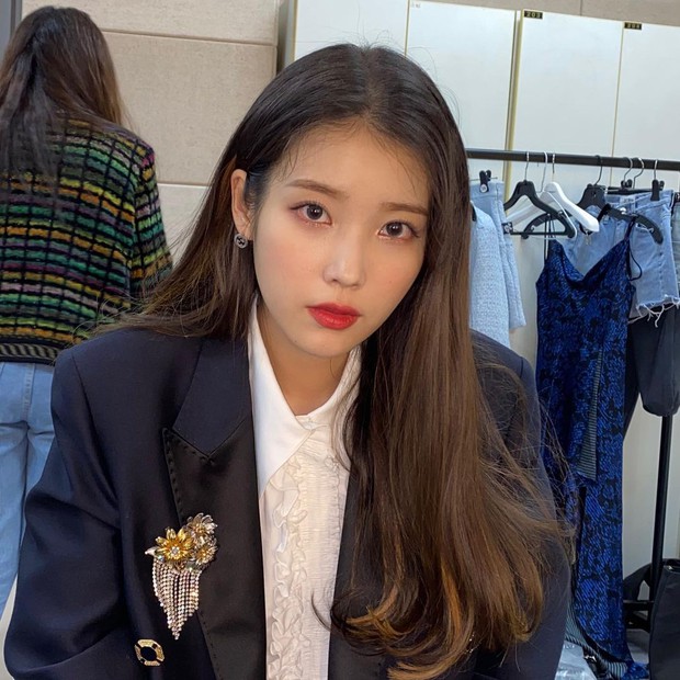 Nữ thần Grammy Hàn 2021 gọi tên IU: Diện 4 bộ đồ chiếm trọn spotlight, ảnh hậu trường khoe visual triệu người mê đắm - Ảnh 11.