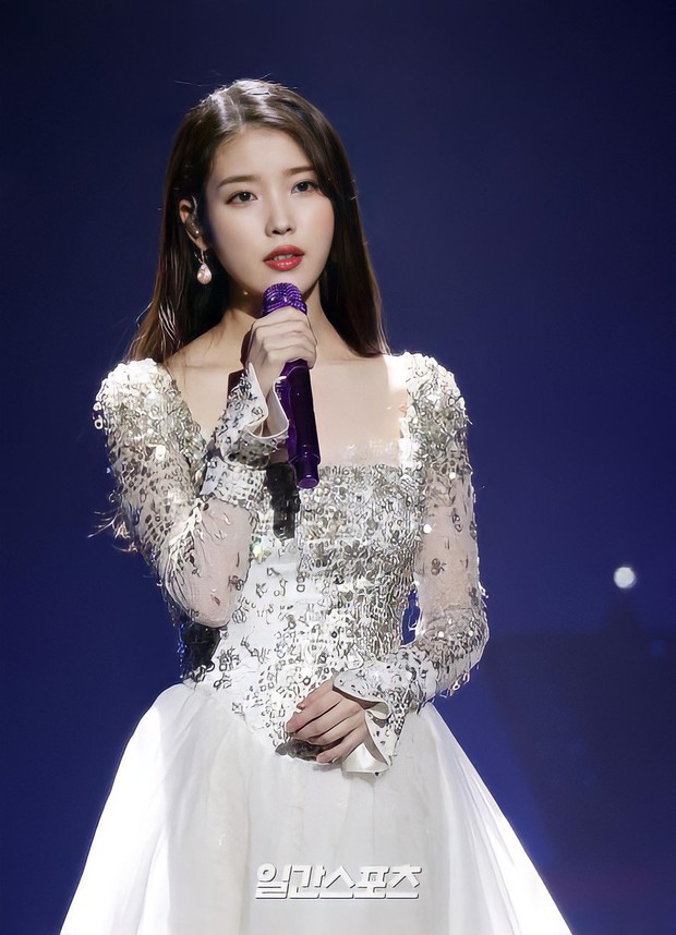 Nữ thần Grammy Hàn 2021 gọi tên IU: Diện 4 bộ đồ chiếm trọn spotlight, ảnh hậu trường khoe visual triệu người mê đắm - Ảnh 3.