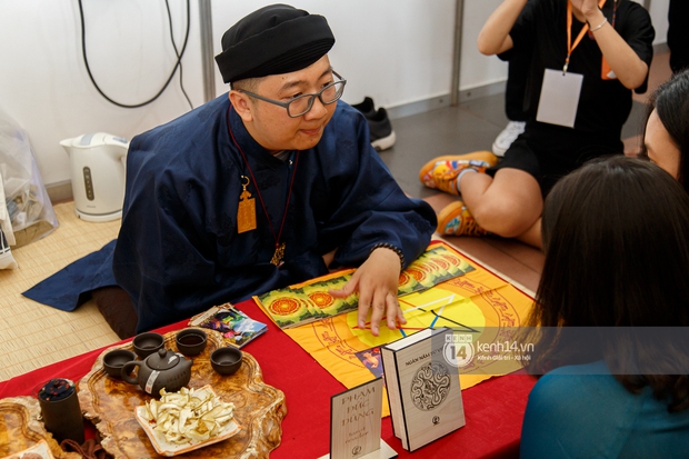 Sinh viên Sài Gòn diện cổ phục ngày cuối tuần: Toàn trai xinh gái đẹp lại còn mặc đồ truyền thống nữa là hết sảy - Ảnh 3.