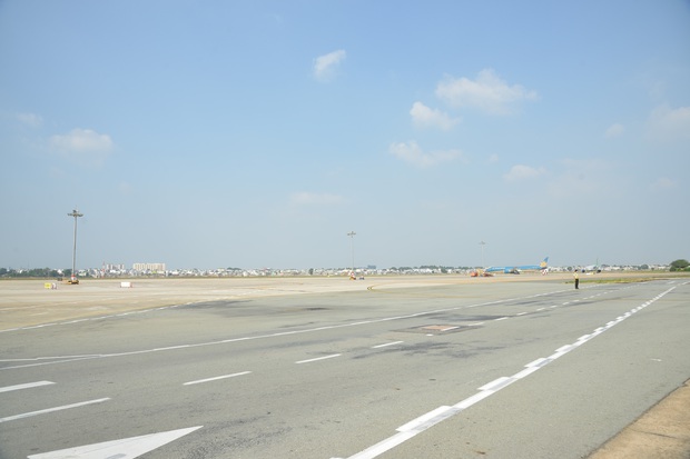 Cận cảnh đường băng hơn 2.000 tỷ đồng ở sân bay Tân Sơn Nhất chính thức hoạt động - Ảnh 3.