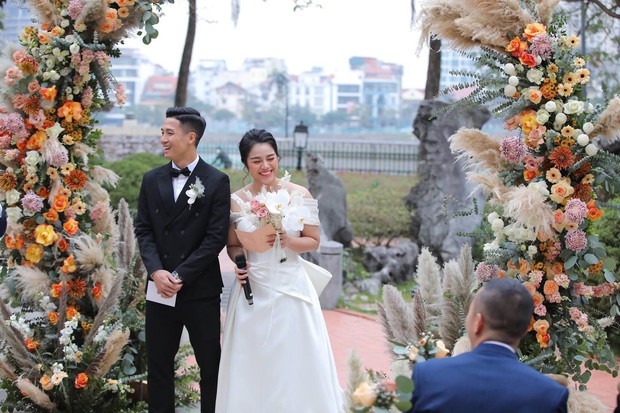 Dàn sao nô nức tới dự đám cưới Tiến Dũng ở Hà Nội: Ưng Hoàng Phúc - Chi Dân diện vest lịch lãm, dàn cầu thủ cực bảnh bao! - Ảnh 13. Dàn sao nô nức tới dự đám cưới Tiến Dũng ở Hà Nội: Ưng Hoàng Phúc - Chi Dân diện vest lịch lãm, dàn cầu thủ cực bảnh bao! - Ảnh 13.