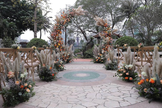 Dàn sao nô nức tới dự đám cưới Tiến Dũng ở Hà Nội: Ưng Hoàng Phúc - Chi Dân diện vest lịch lãm, dàn cầu thủ cực bảnh bao! - Ảnh 16. Dàn sao nô nức tới dự đám cưới Tiến Dũng ở Hà Nội: Ưng Hoàng Phúc - Chi Dân diện vest lịch lãm, dàn cầu thủ cực bảnh bao! - Ảnh 16.