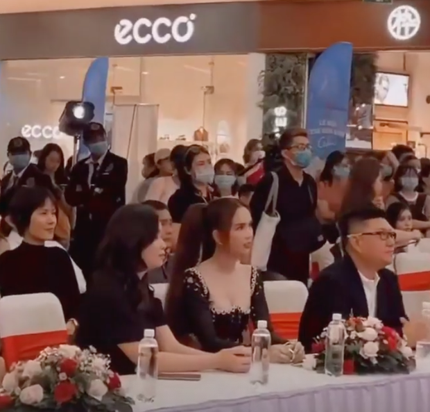 Ngọc Trinh sáng nhất sự kiện trong bộ cánh hở bạo hết nấc, nhưng so với ảnh camera thường liệu có đẹp như kỳ vọng? - Ảnh 3. Ngọc Trinh sáng nhất sự kiện trong bộ cánh hở bạo hết nấc, nhưng so với ảnh camera thường liệu có đẹp như kỳ vọng? - Ảnh 3.