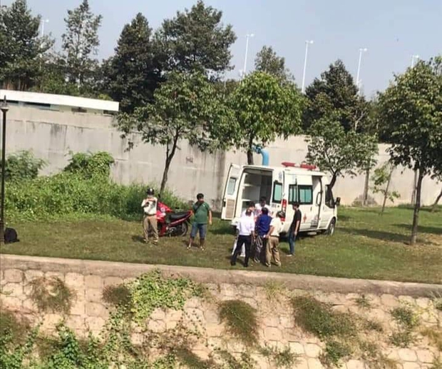 TP.HCM: Cãi nhau với người yêu, cô gái nhảy cầu tự tử nhưng bị gãy chân vì nước cạn - Ảnh 2.