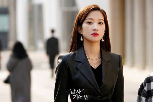 Nữ diễn viên số hưởng đánh bại cả Jisoo (BLACKPINK): Thạo 3 ngôn ngữ, đỗ đại học nổi tiếng bậc nhất Hàn Quốc - Ảnh 4.