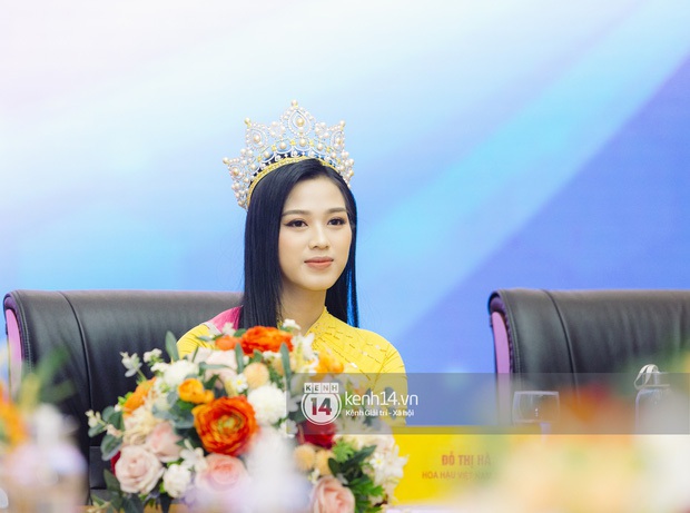 Hoa hậu Đỗ Hà đăng ảnh đi học trở lại: Tự tin zoom cận mặt nhưng nhan sắc liệu có lộ khuyết điểm? - Ảnh 3. Hoa hậu Đỗ Hà đăng ảnh đi học trở lại: Tự tin zoom cận mặt nhưng nhan sắc liệu có lộ khuyết điểm? - Ảnh 3.