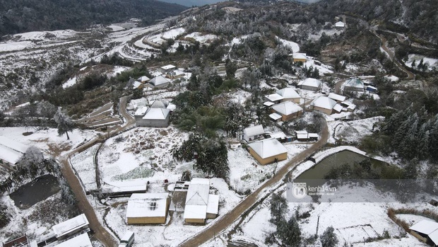 Ảnh nhìn từ trên cao: Y Tý chìm trong băng giá, mưa tuyết mờ ảo của cái lạnh âm 2 độ C, một số hoa màu tài sản của người dân bị thiệt hại - Ảnh 4.