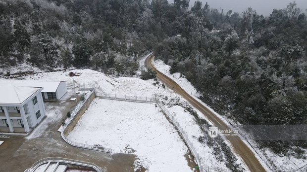 Ảnh nhìn từ trên cao: Y Tý chìm trong băng giá, mưa tuyết mờ ảo của cái lạnh âm 2 độ C, một số hoa màu tài sản của người dân bị thiệt hại - Ảnh 10.